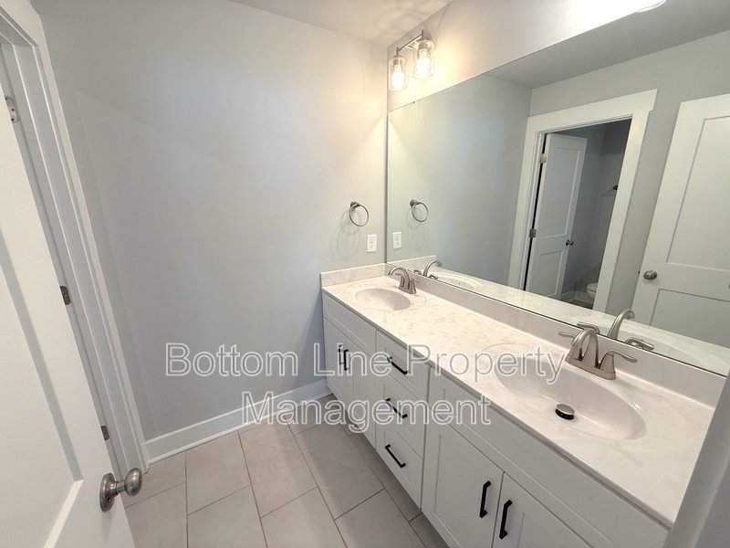 3BR/2.5BA Spacious and Modern Townhome - Available Now! property image