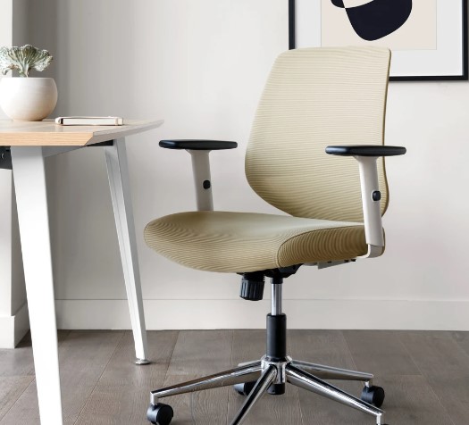 The Impact of Office Chair Shape and Design on Collaboration and Communication