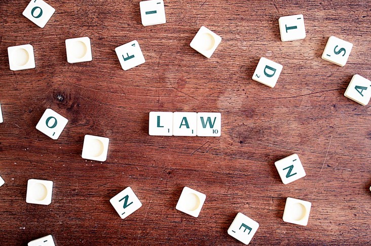 7 Signs You Need a Litigation Lawyer by Your Side