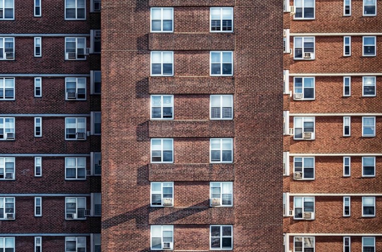 Choosing the Right Window Material: A Guide for Homeowners