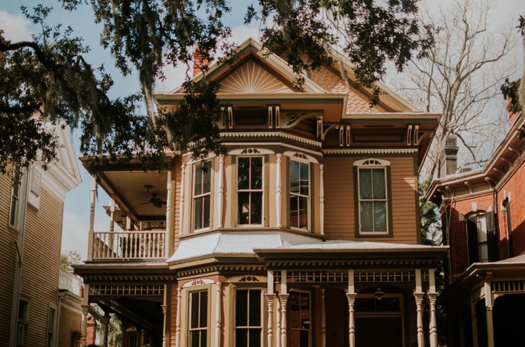 Exterior Changes Homeowners Can Make Before Putting Their Home on the Market