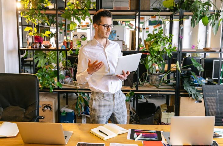 Quick Office Plant Ideas That Bring Life Into Workspaces
