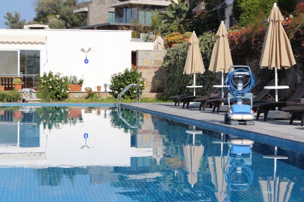 5 Signs Your Pool Needs Professional Leak Repair Service