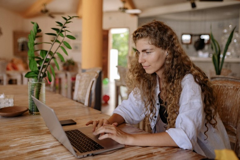 From Cities to Suburbs: How Remote Work Time at Home Influences Real Estate Choices